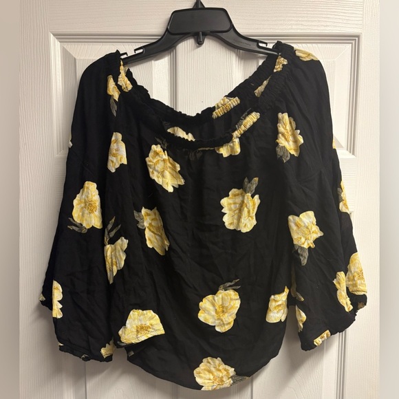 Maurices Floral Off The Shoulder Blouse Size Large - Picture 2 of 4